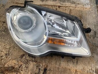 Predam predne svetlo prave Touran lift