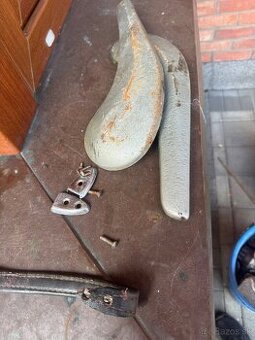 tatra 603 - krytky na prednu lavicu + pliesky na remen