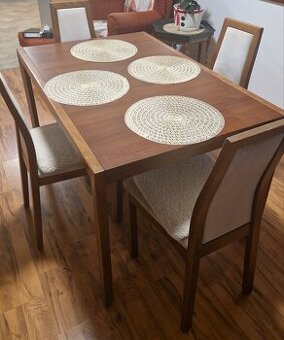 Predám jedálenský stôl so stoličkami