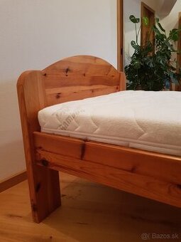 Posteľ z borovicového dreva 90x200