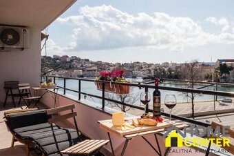 NA PREDAJ krásny luxusný apartmán /63 m2/ pri mori, Dalmátsk