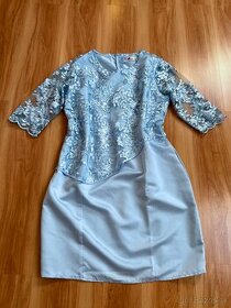 Modré čipkované šaty, 50