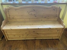 Masívna drevená lavica s úložným priestorom
