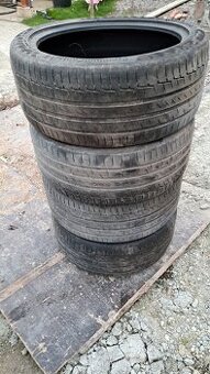 275/40 r21