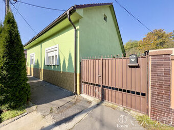BOSEN | Prízemný rodinný dom s jazierkom v záhrade, 755m2