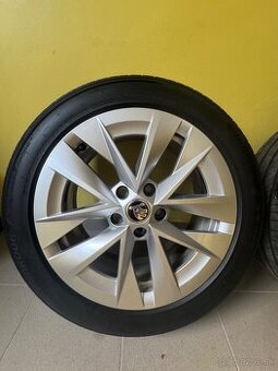 Sada ALU diskov /elektronov/  Škoda 4 s letnými pneu