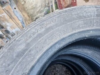 Predam pneu 225/60 r17