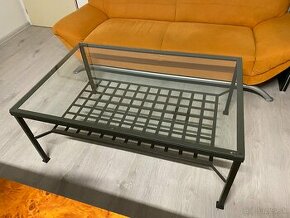 kovový stolík IKEA
