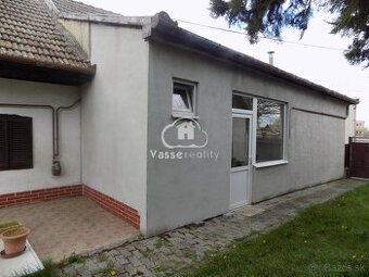 Na predaj dom vhodný na chalupu alebo na bývanie  v centre T