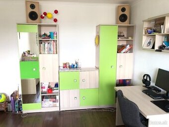 Nábytok do detskej izby + koberec.
