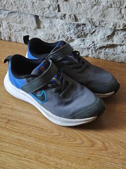 NIKE STARRUNNER