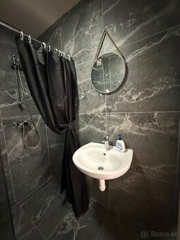 2 izboý veľkoplošný vynovený podstrešný byt