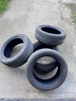Predám ZÁNOVNÉ  zimné pneumatiky BRIDGESTONE 215/55 R17