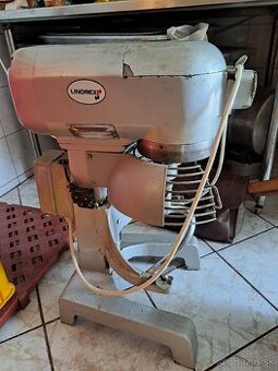Predám mixér na cesto aj mäso.