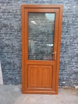 Plastové dvere č.90.89x207cm Ľ