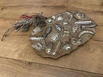 Staré kovové formičky - 20 ks ( sada )