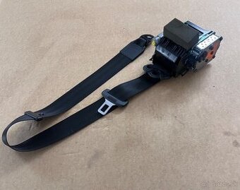 Audi A5 8T ľavý predný pas