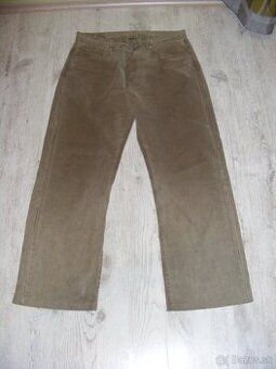 Pánske kordové džínsy a dámske džínsy Levi's