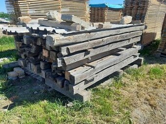 Predám staré smrekové kresané hranoly