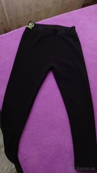 Super zateplené hrubšie legíny čiernej farby