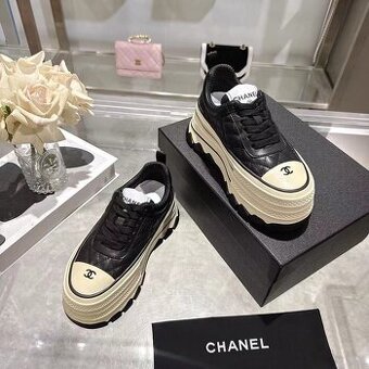 chanel cierne tenisky
