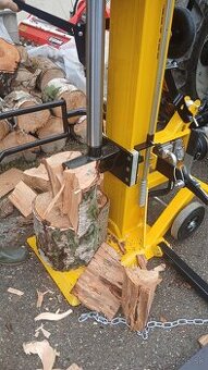 Predám štiepačku BELGER na drevo za traktor 30 T