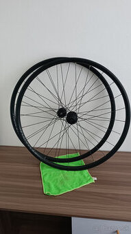 Cestné kolesá Bontrager Paradigm Comp