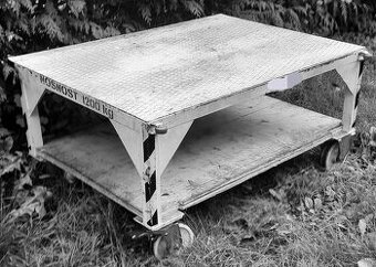 Vozik 129e pevný mohutný vhodný ako pojazdné lešenie zdvihák