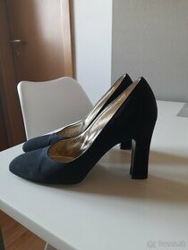 ZLAVA Predam cierne lodicky,vel.35 +slapky GRATIS