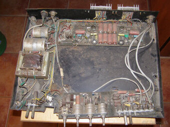 Zosilňovač 2 x 10W z grama TESLA NZC