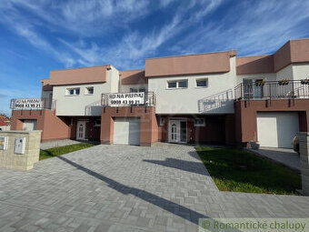 Novostavba štvorizbového rodinného domu s garážou v radove