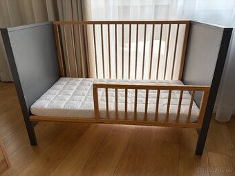 Postielka s bohatým príslušenstvom