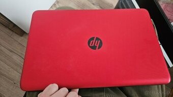 Starší HP notebook s SSD diskom