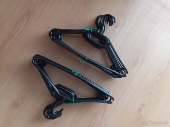 Vešiaky, ramienka na oblečenie