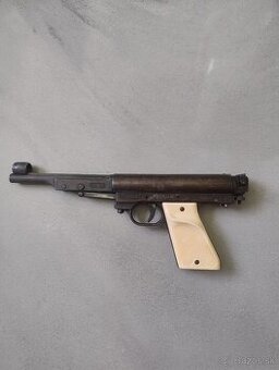 vzduchové pištole, vojenská raketa, zásobníky