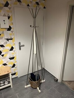 Vešiak ikea tjusig