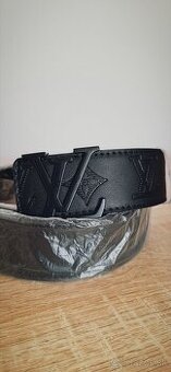 • Louis Vuitton Opasok Čierny Kožený •