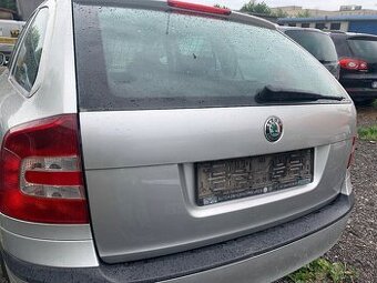 Predam zadnu kapotu Skoda Oktavia II