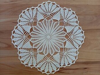Háčkovaný obrúsok