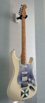 Fender Standard Stratocaster HSS MN Arctic White