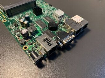 Mikrotik RouterBOARD 433 spolu s kartami