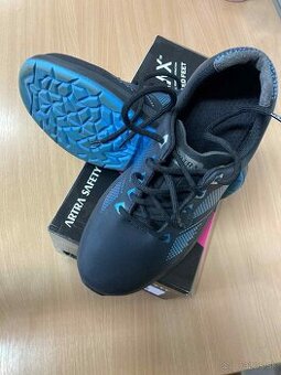 Predám uplne nové pracovné topánky  č 40