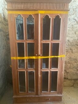 Drevená presklená vitrína/skriňa