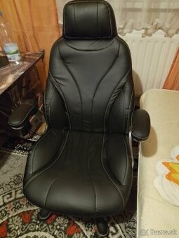 PREDAM KANCELARSKU MASAZNU STOLICKU.