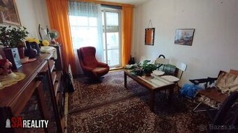 Priestranný 3 izbový byt v centre mesta Levice - 1