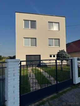 Rodinny dom na predaj v Chlabe - 1