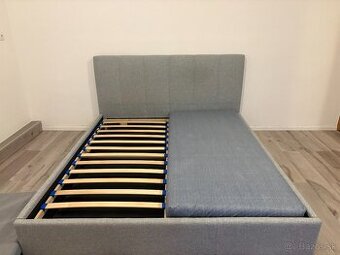 Čalúnená manželská posteľ s úložným priestorom