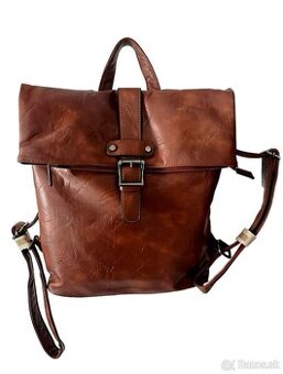 Veľkorozmerný ruksak, dostupný vo viacerých farbách