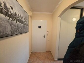 Ponúkam na prenájom priestranný 2-izbový byt Stefanikova Tri