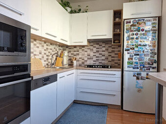 Predaj 3 izbového bytu po rekonštrukcii - Západ